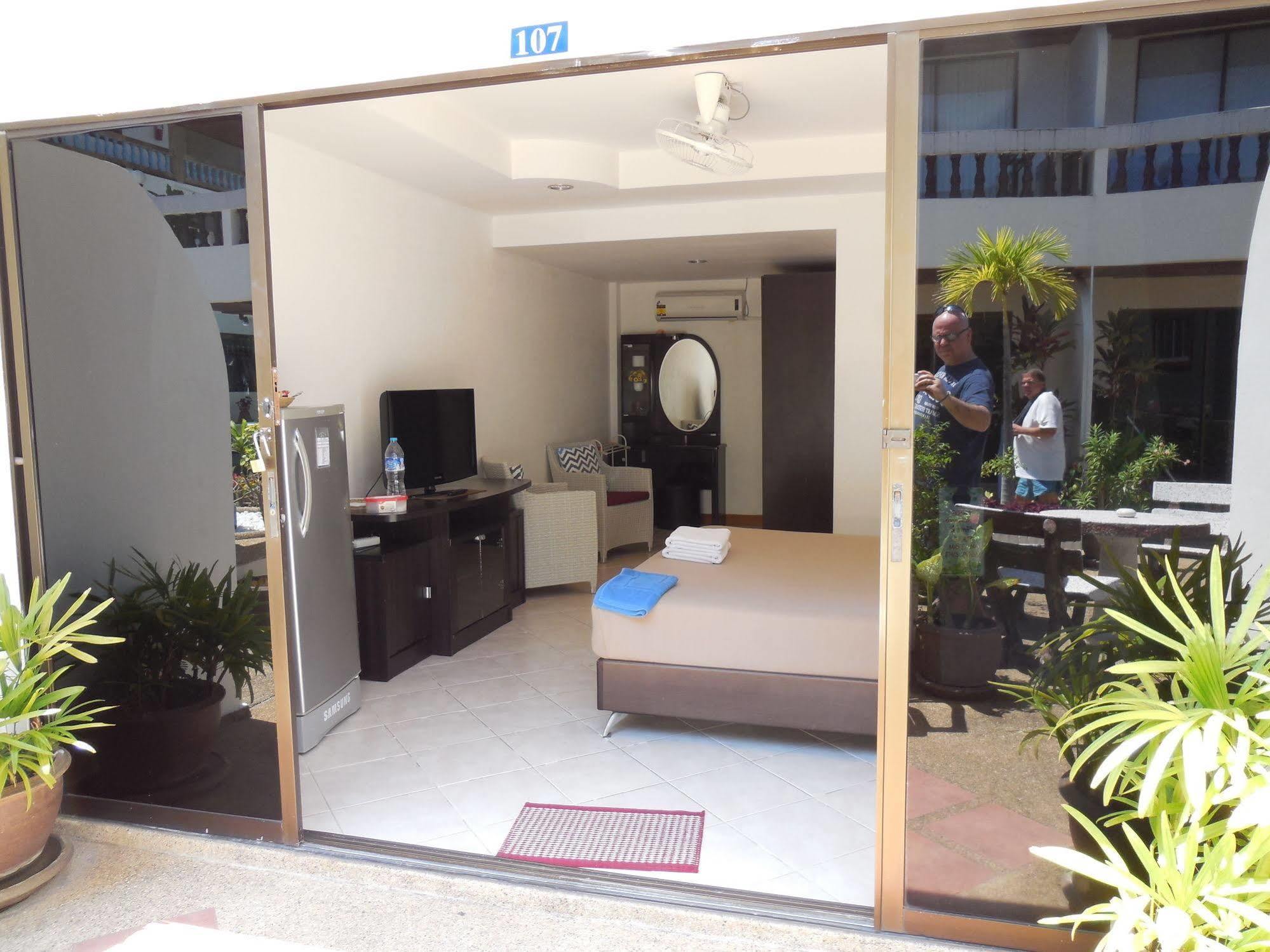 Blue Sky Residence Patong Exterior foto